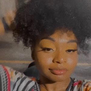 Meet your Posher, Adriana